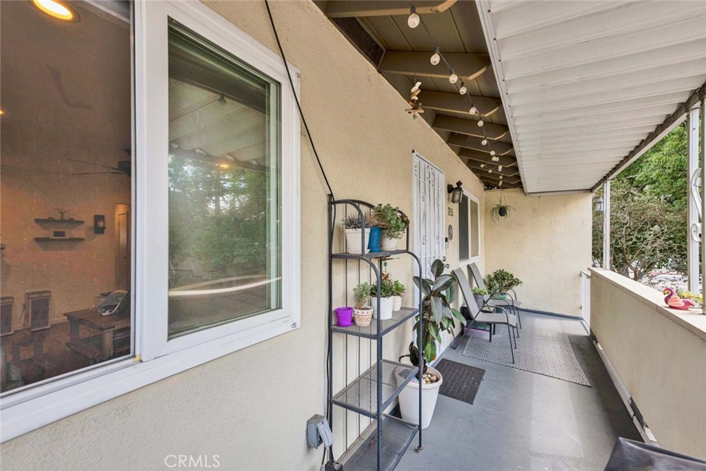 215 E Taft Avenue 4