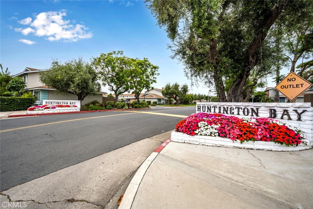 10158 Ascot Circle