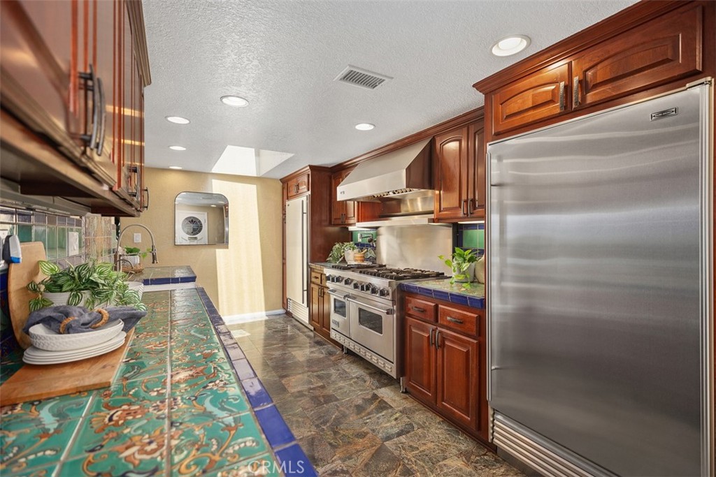 3180 Mountain View Drive
