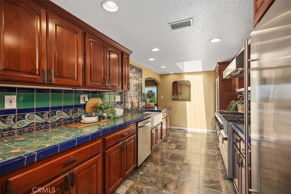 3180 Mountain View Drive