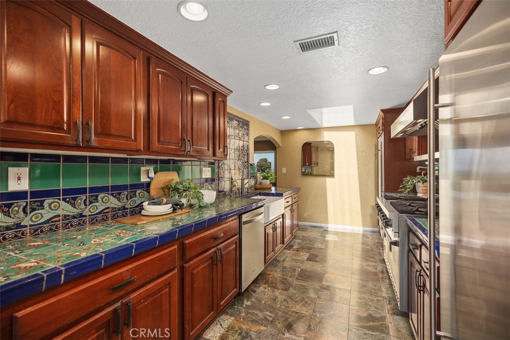 3180 Mountain View Drive