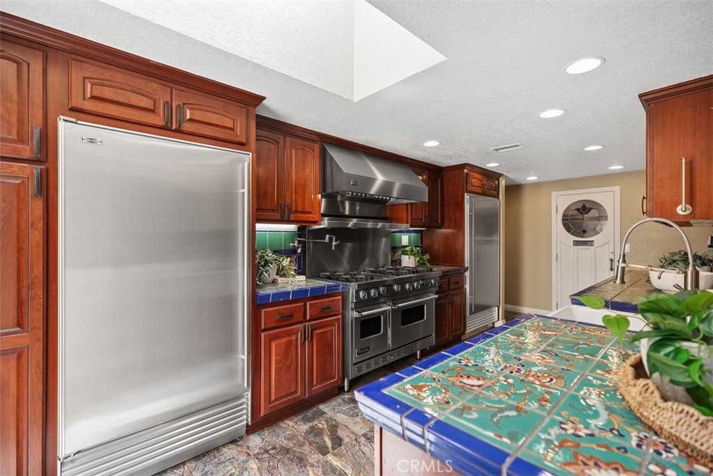 3180 Mountain View Drive