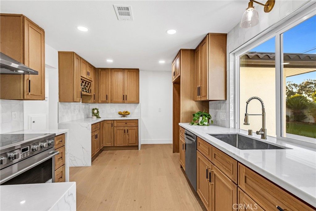 9171 Regatta Drive