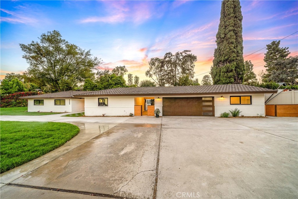 3209 Lake Knoll Drive N