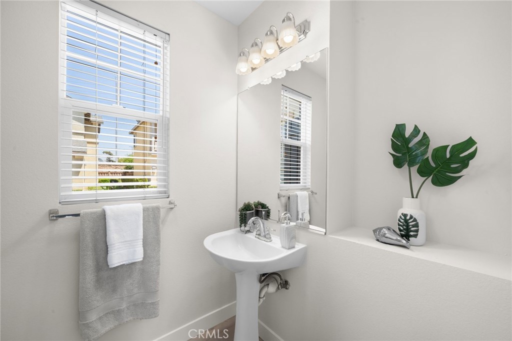 2855 N Santa Fe Place