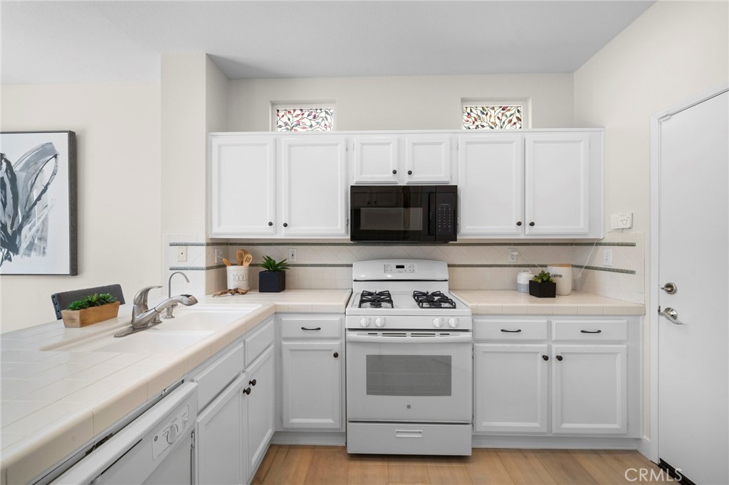 2855 N Santa Fe Place