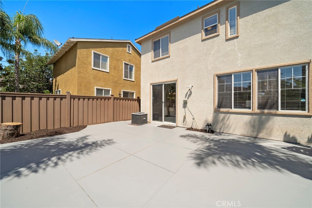 2855 N Santa Fe Place