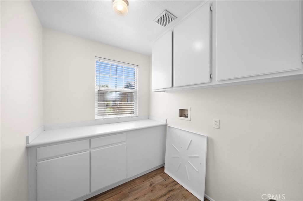 2855 N Santa Fe Place