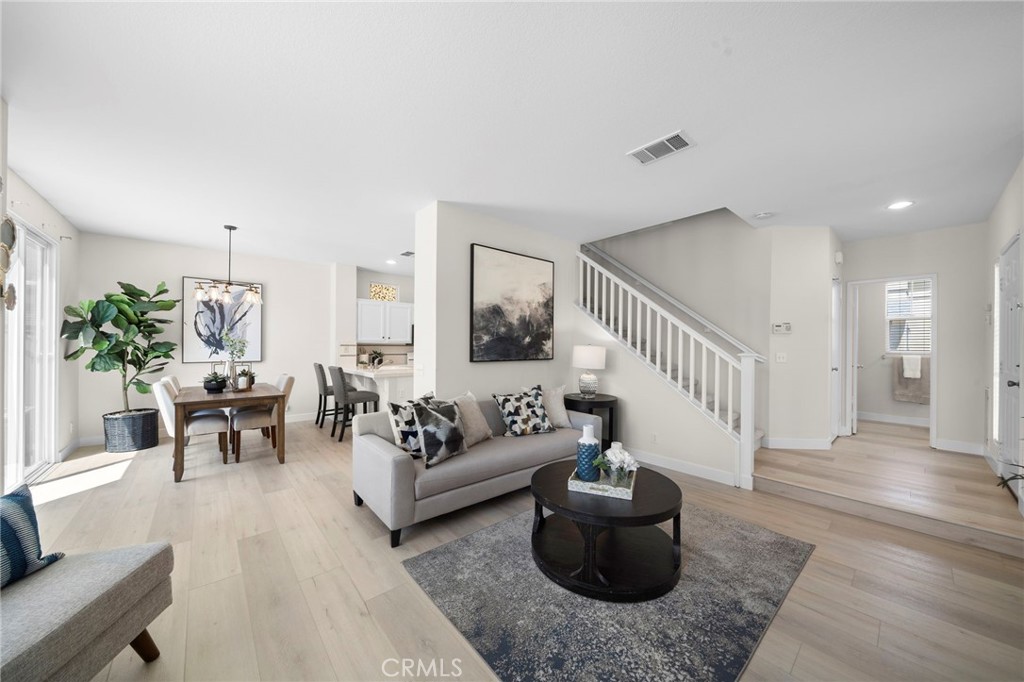 2855 N Santa Fe Place