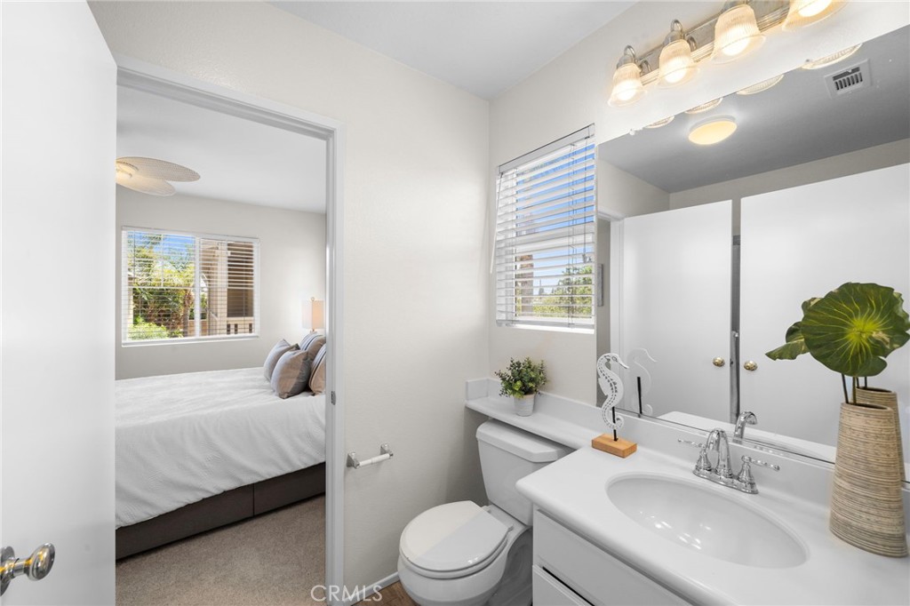 2855 N Santa Fe Place