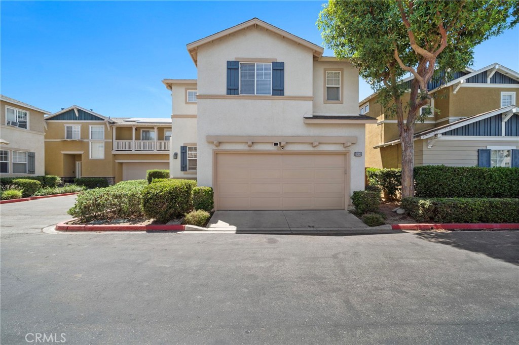 2855 N Santa Fe Place