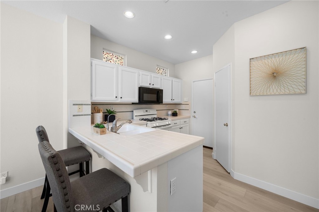 2855 N Santa Fe Place