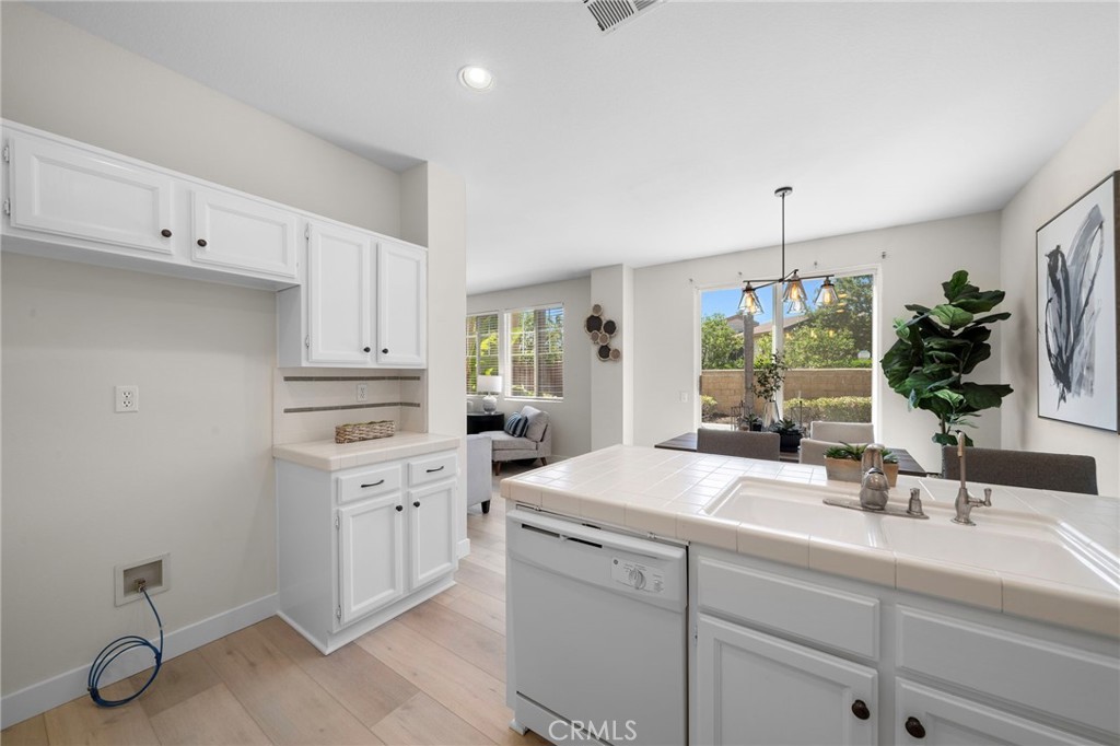 2855 N Santa Fe Place