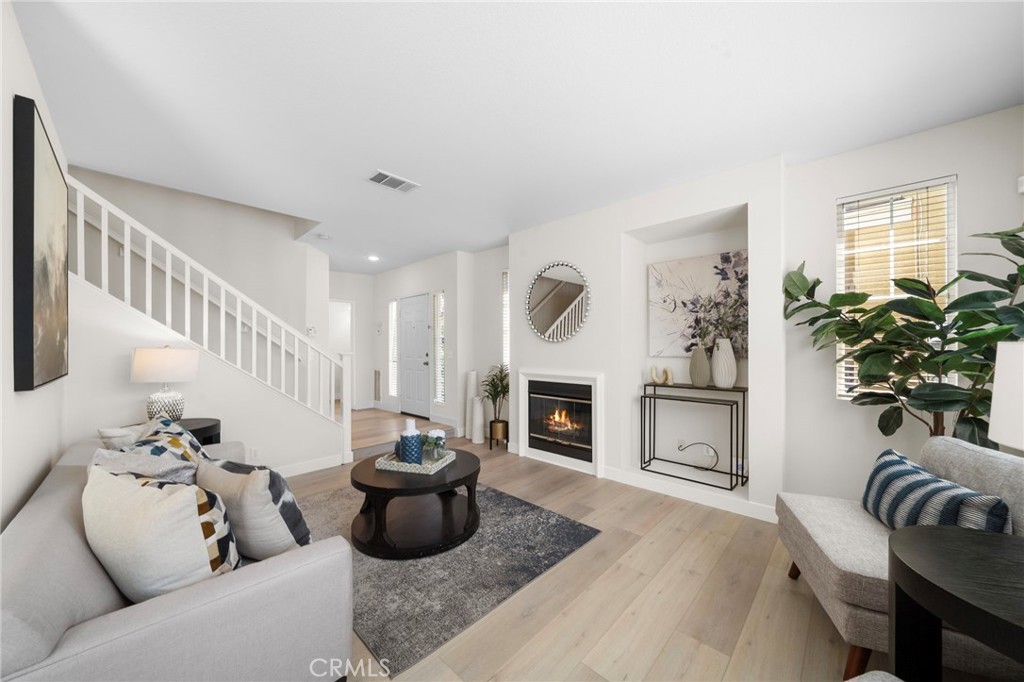 2855 N Santa Fe Place