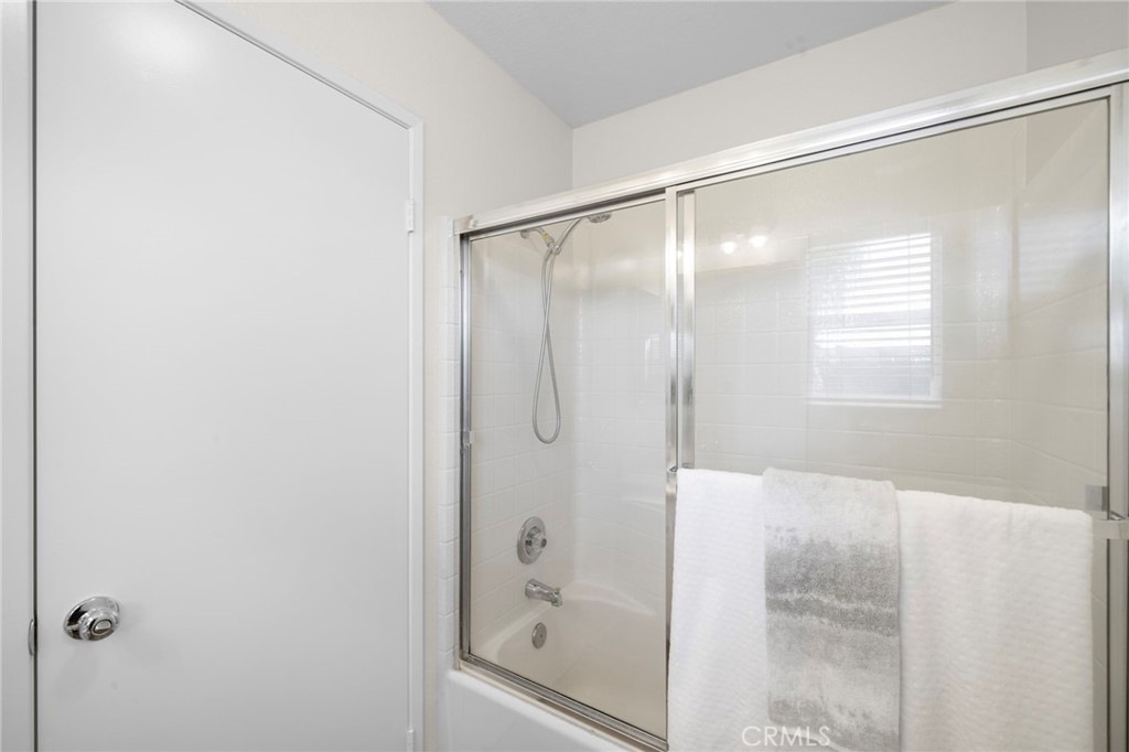 2855 N Santa Fe Place