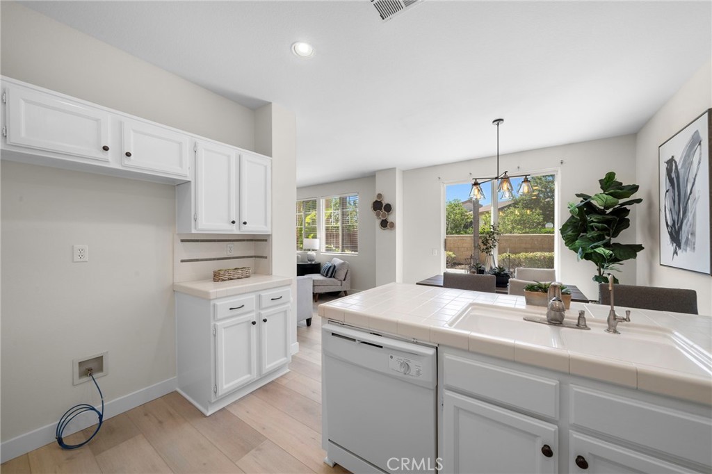 2855 N Santa Fe Place