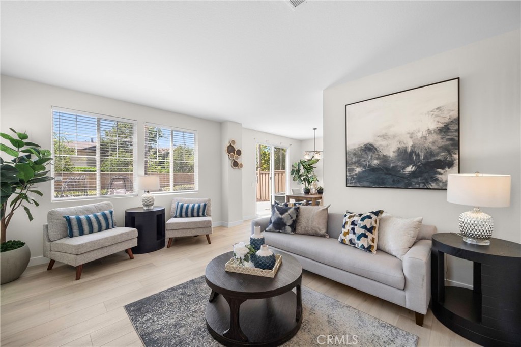 2855 N Santa Fe Place