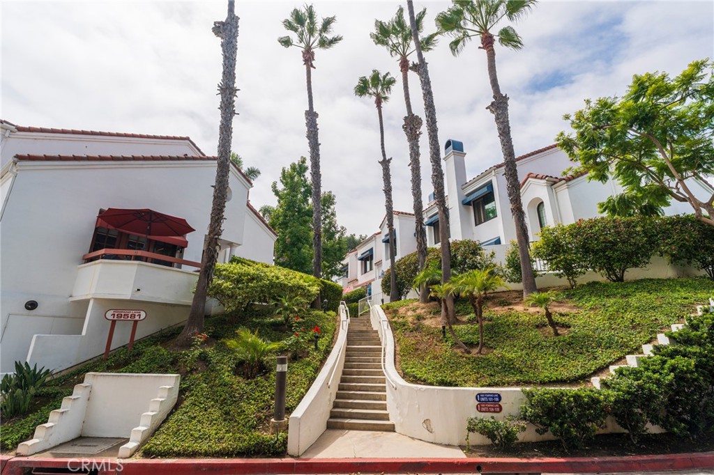 19561 Pompano Ln 104