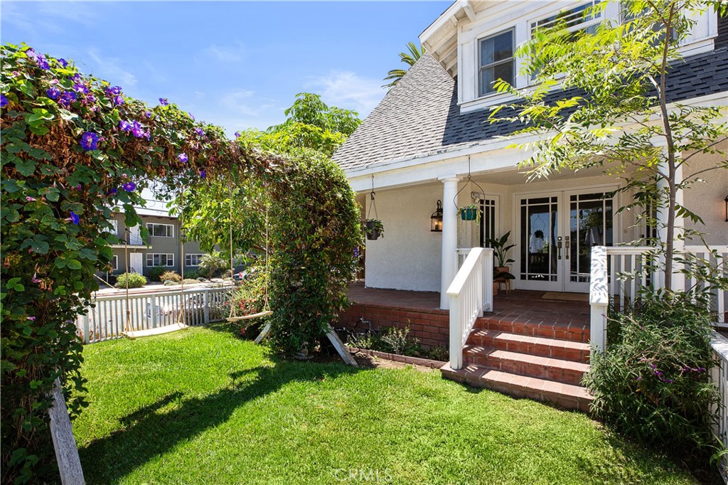 4541 E Broadway