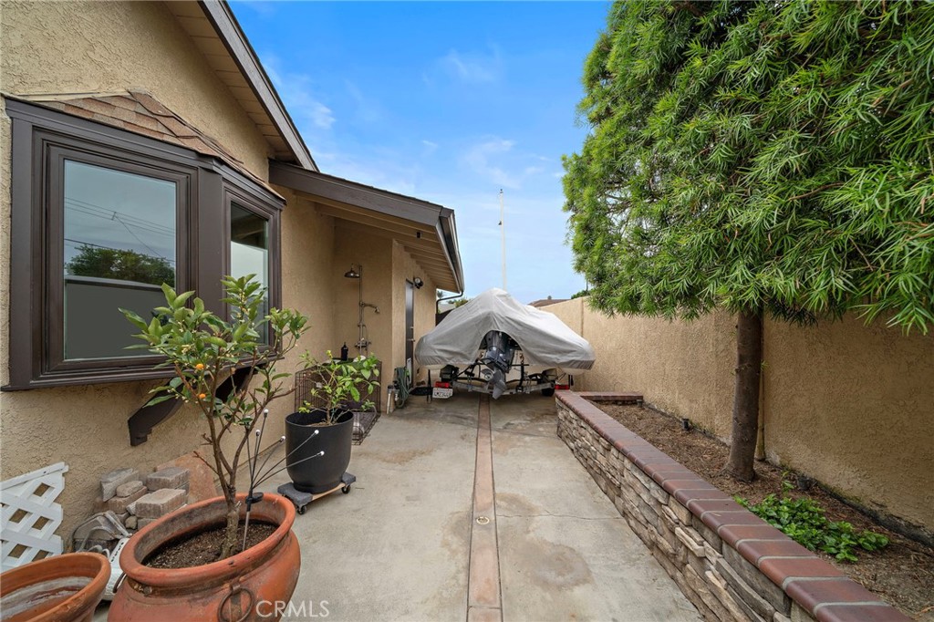 9693 Toucan Avenue