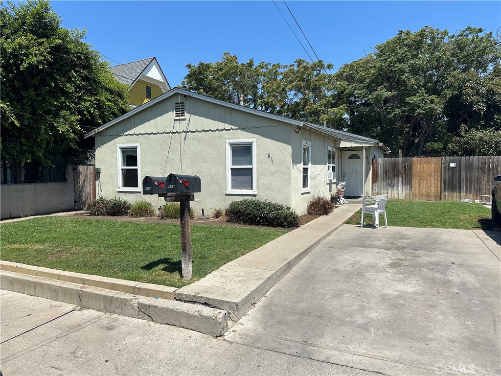 611 N Daisy Avenue
