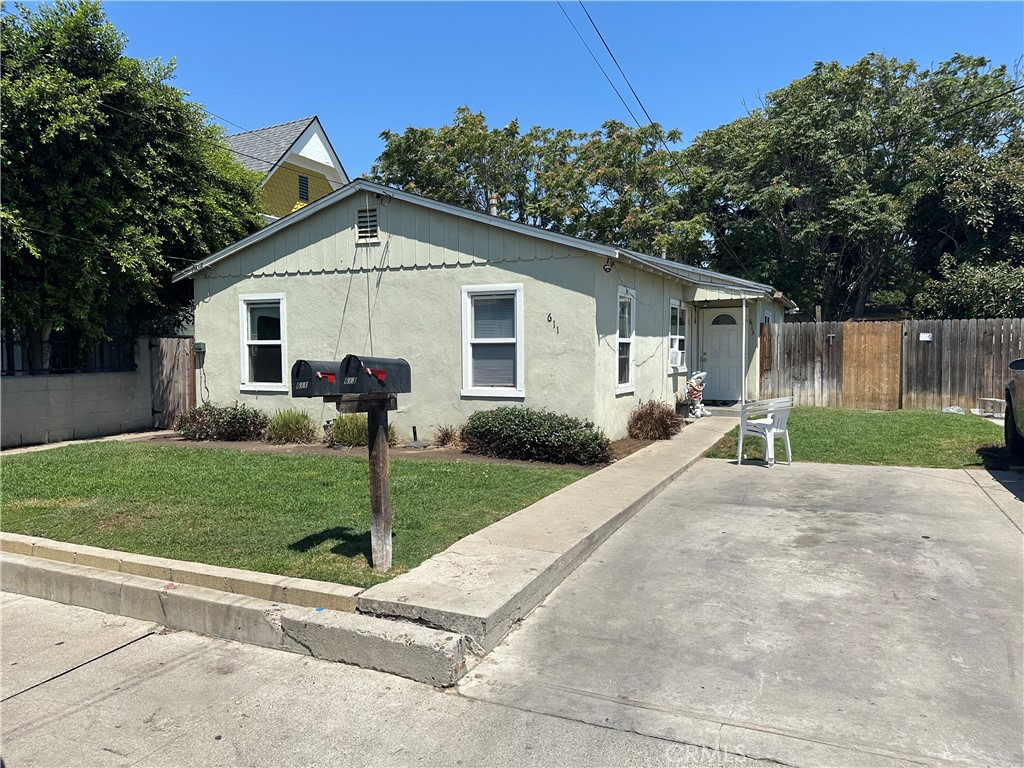 611 N Daisy Avenue