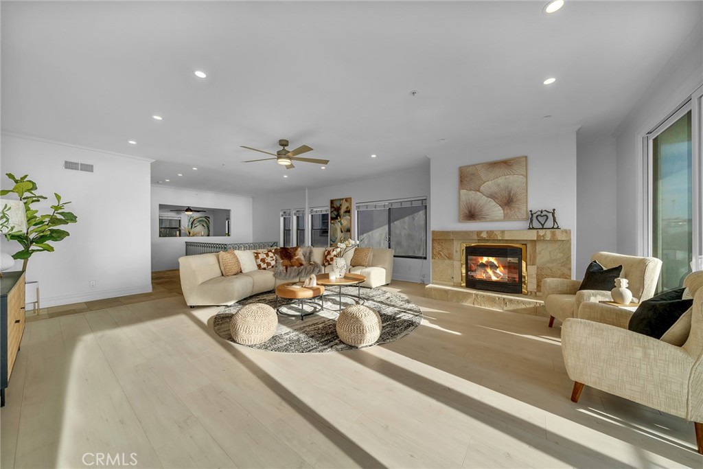 427 Avenida Santa Barbara B