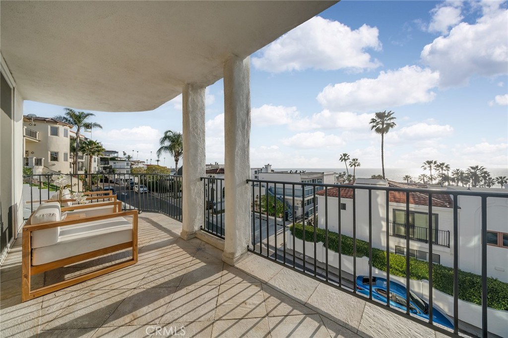 427 Avenida Santa Barbara B