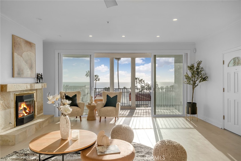 427 Avenida Santa Barbara B