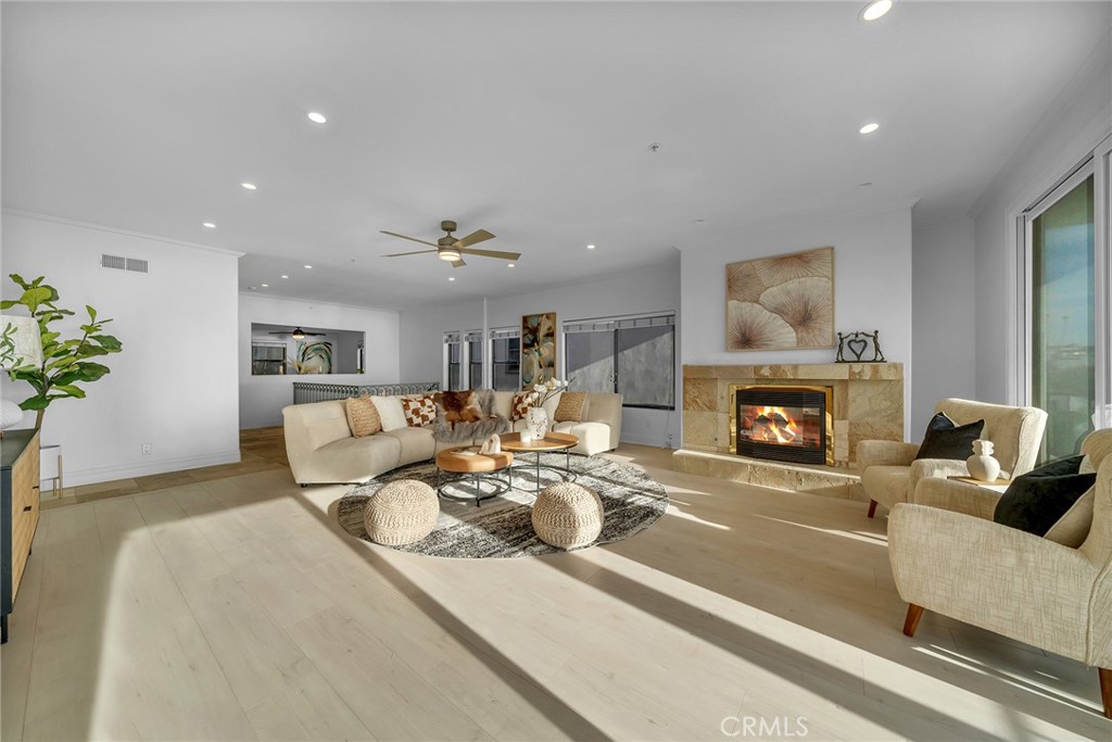 427 Avenida Santa Barbara B