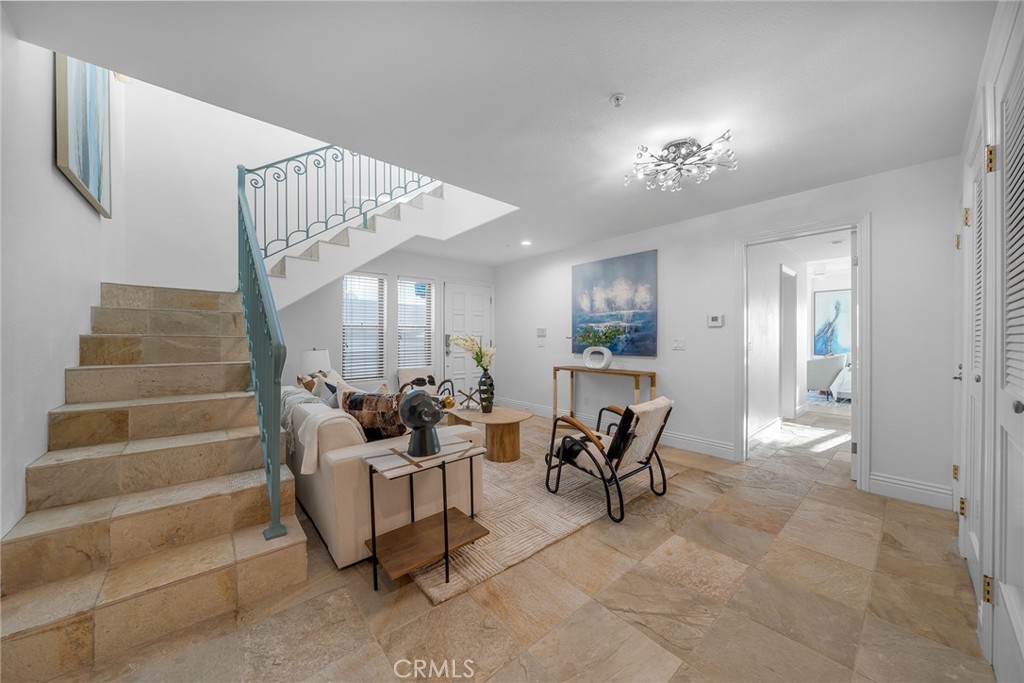 427 Avenida Santa Barbara B