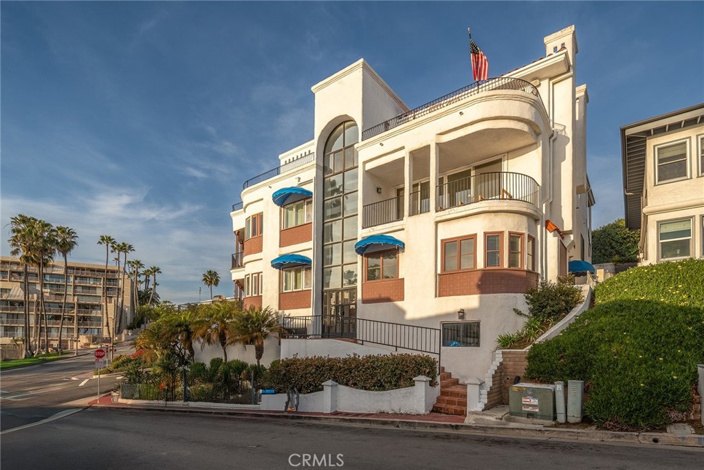 427 Avenida Santa Barbara B
