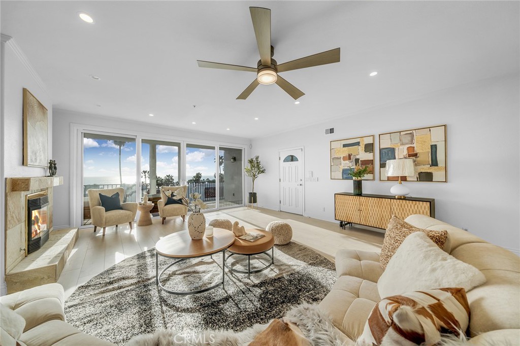 427 Avenida Santa Barbara B