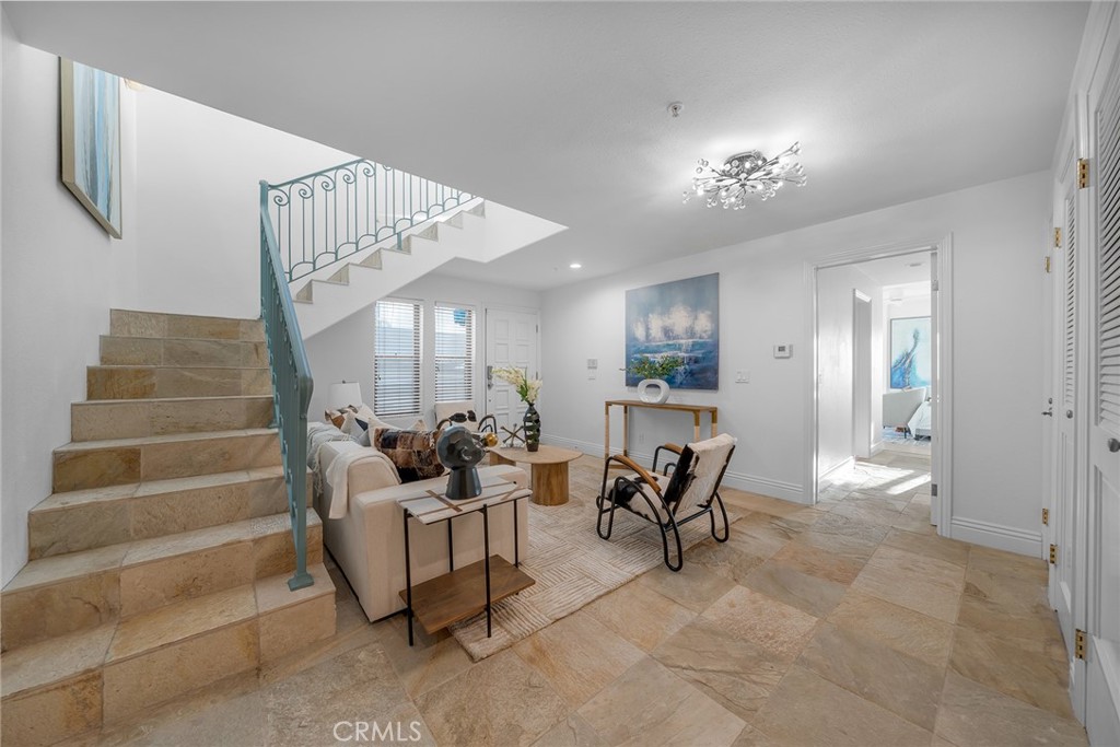 427 Avenida Santa Barbara B