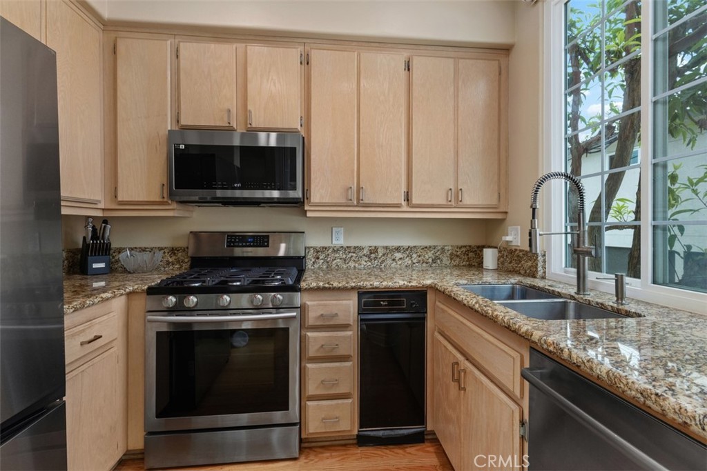 2101 E 15th Street 7