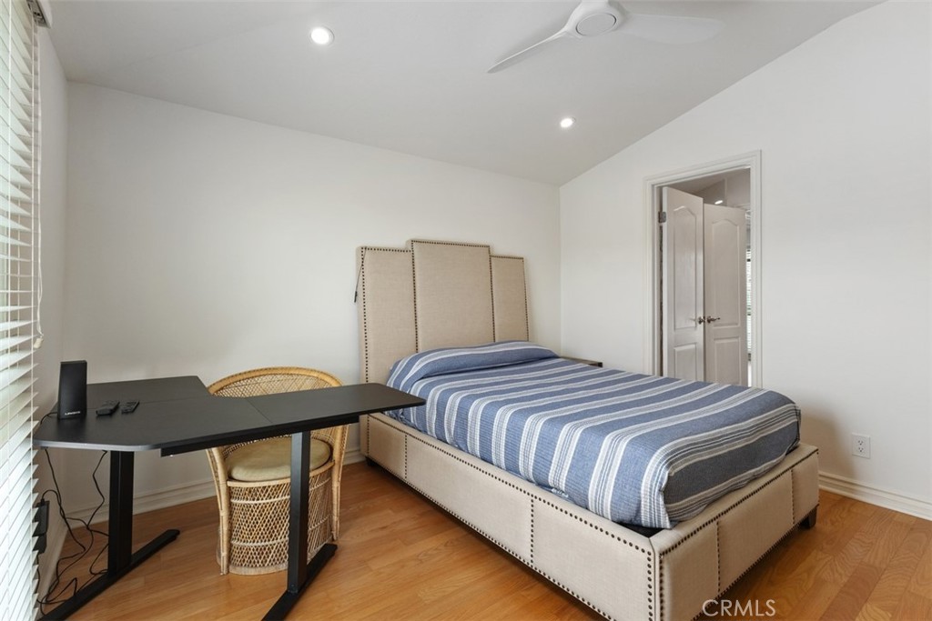 2101 E 15th Street 7