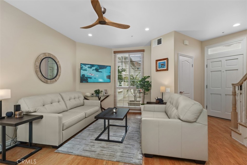 2101 E 15th Street 7