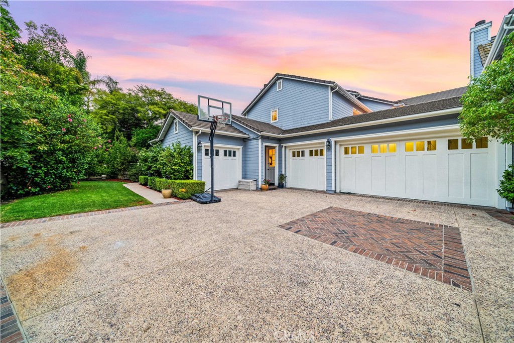 26012 Horseshoe Circle