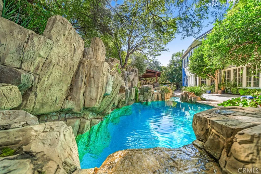 26012 Horseshoe Circle