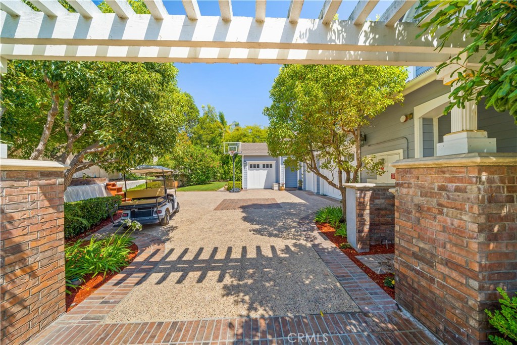 26012 Horseshoe Circle