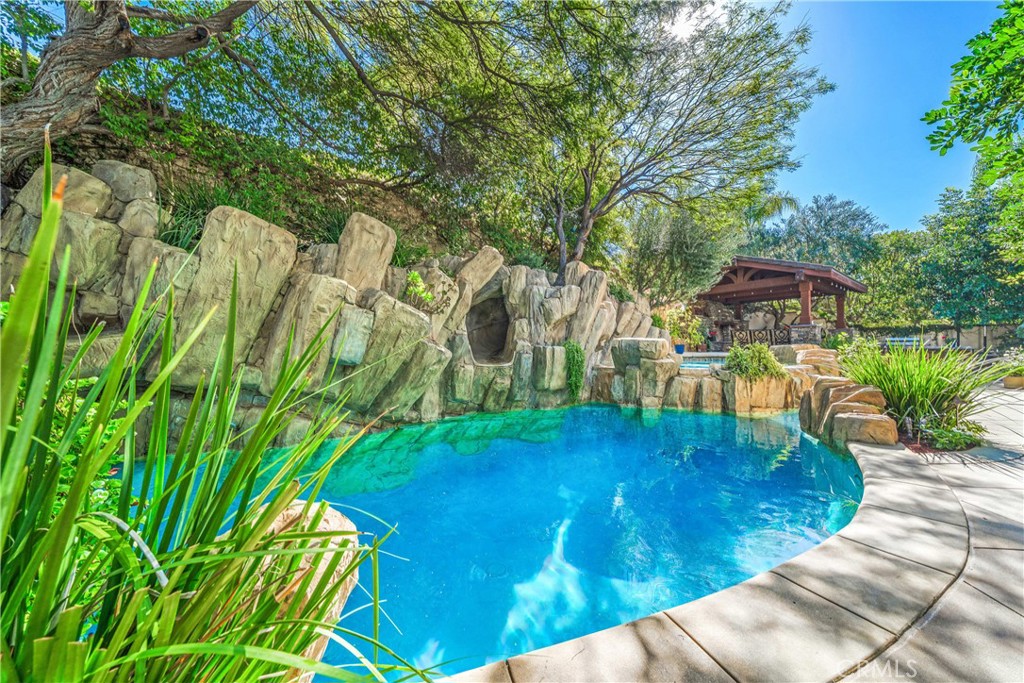 26012 Horseshoe Circle