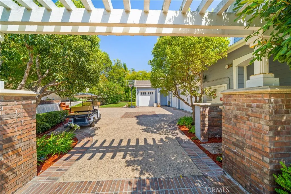 26012 Horseshoe Circle