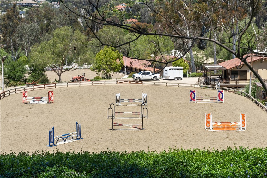 26012 Horseshoe Circle