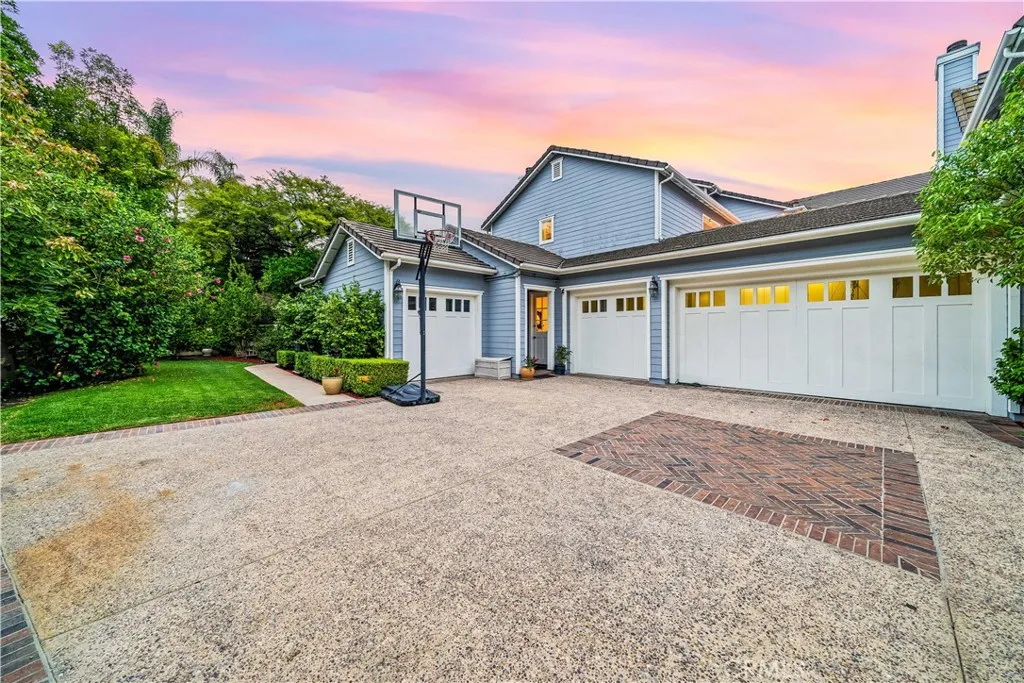 26012 Horseshoe Circle