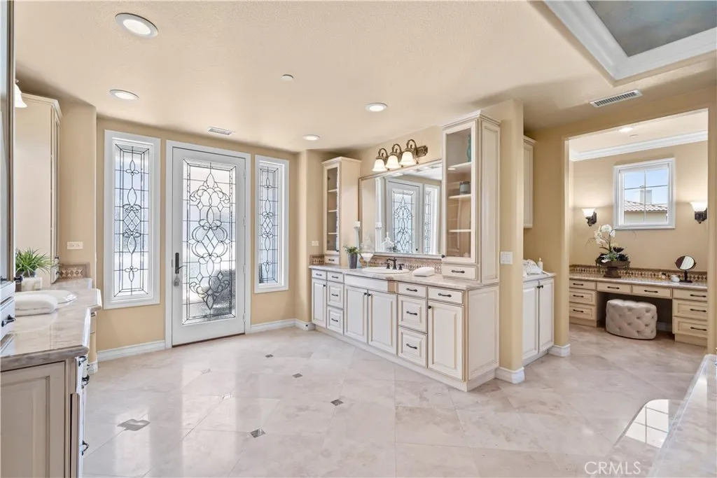 26012 Horseshoe Circle