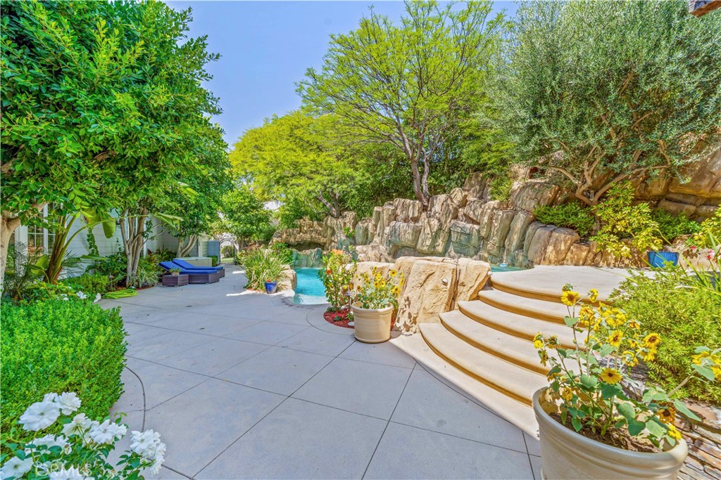 26012 Horseshoe Circle