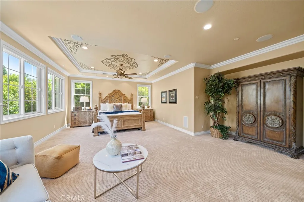 26012 Horseshoe Circle