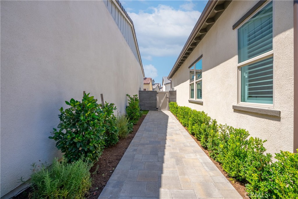 806 Sunrise Road