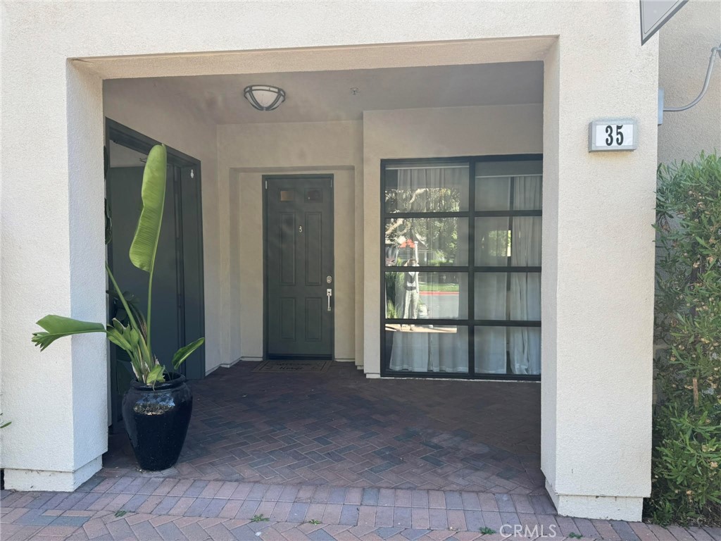 35 Vantis Drive