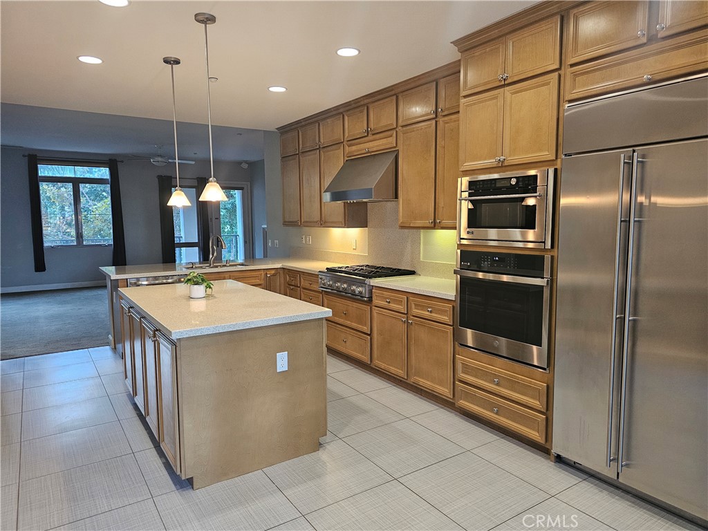 35 Vantis Drive